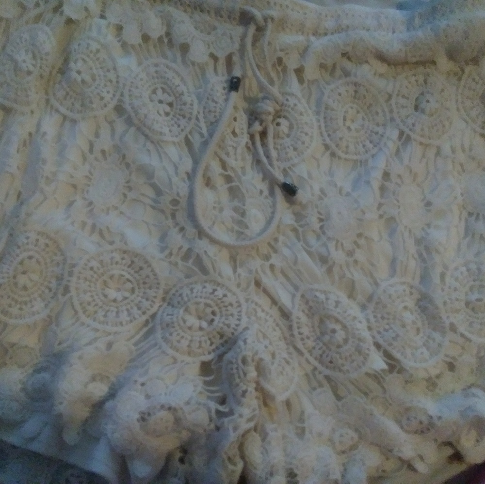 Lace stretch shorts with lining inside